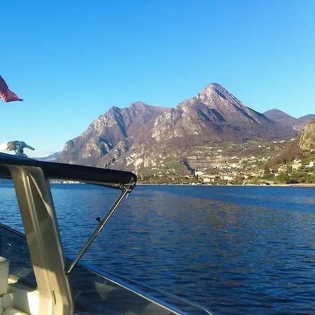 Botel Boats & Breakfast Porto Antico Fortyseven