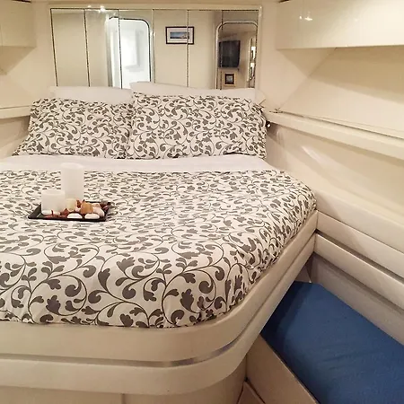 Botel Boats & Breakfast Porto Antico Fortyseven *