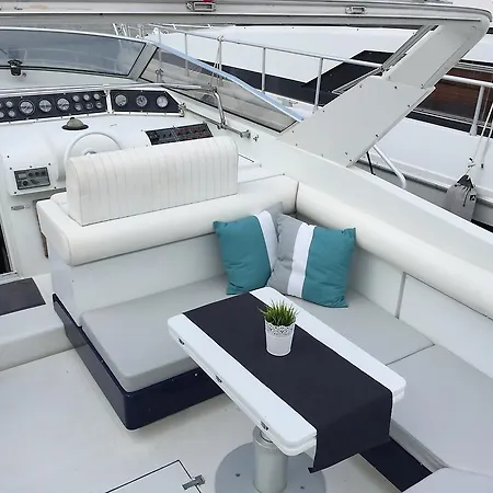 Botel Boats & Breakfast Porto Antico Fortyseven *