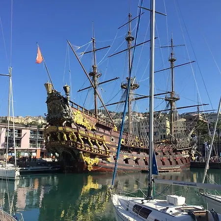 Botel Boats & Breakfast Porto Antico Fortyseven *