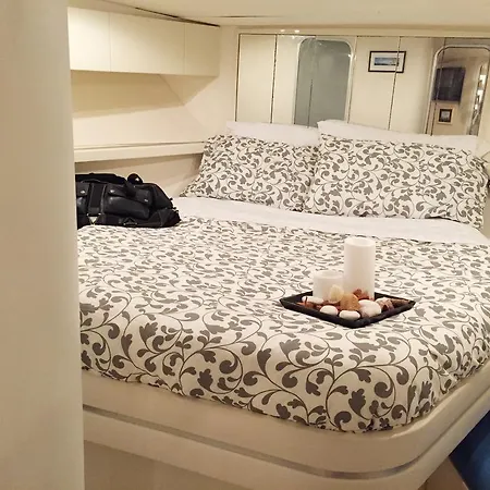 Botel Boats & Breakfast Porto Antico Fortyseven Genova