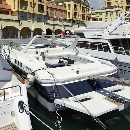 Botel Boats & Breakfast Porto Antico Fortyseven *