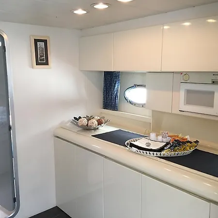 Botel Boats & Breakfast Porto Antico Fortyseven Genova